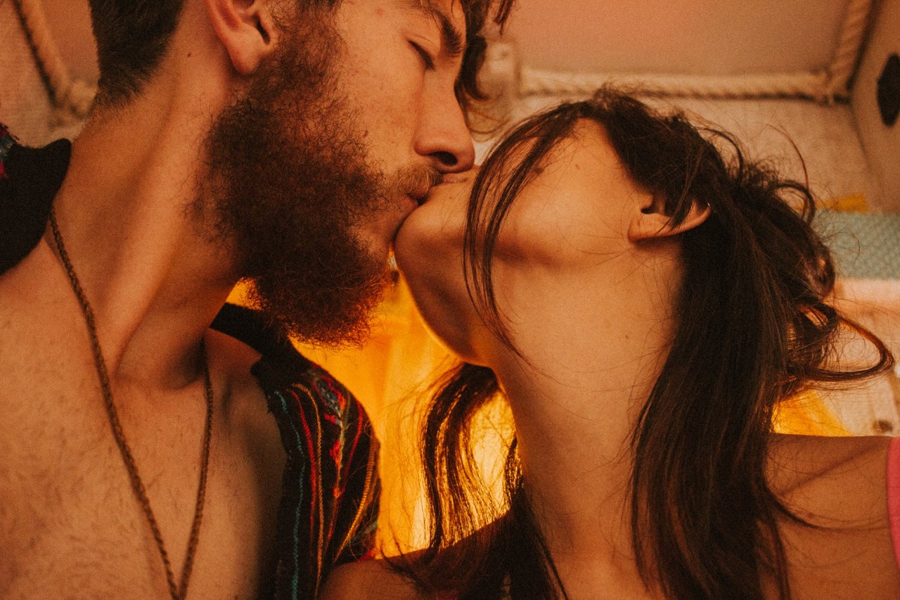 9 экспертных советов о том, как поцеловать парня, чтобы он никогда вас не забыл